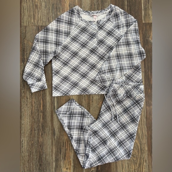 Victoria's Secret Other - Victoria’s Secret Glow Waffle Henley Jogger Pajama Set Size Medium Gray Plaid